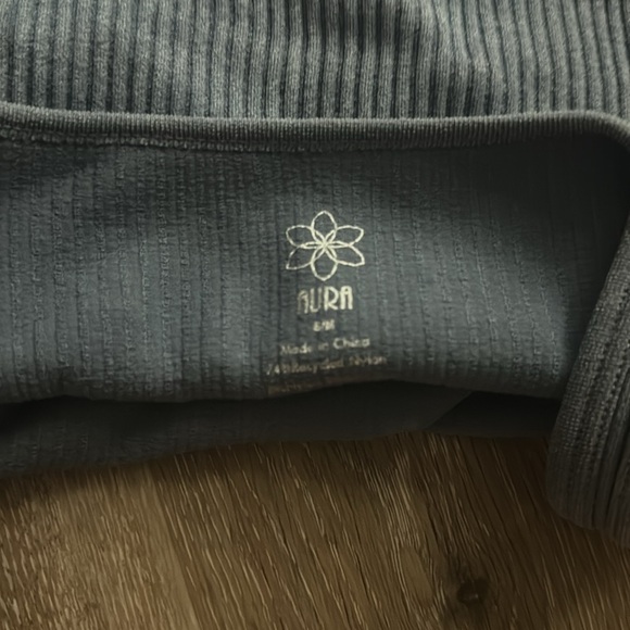 aura athletic top 🌺 - Picture 3 of 3